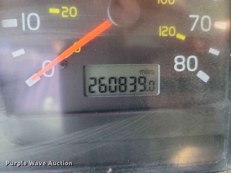 image for item DZ6656 2002 Volvo VHD64F dump truck