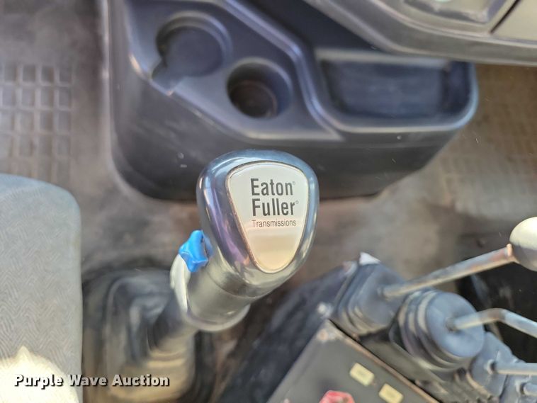 image for item DZ6656 2002 Volvo VHD64F dump truck