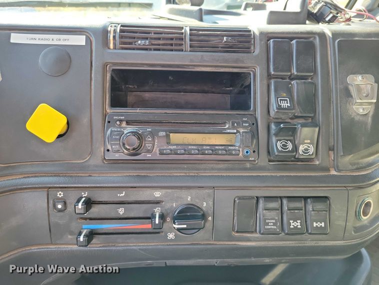 image for item DZ6656 2002 Volvo VHD64F dump truck