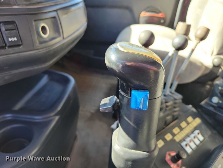 image for item DZ6656 2002 Volvo VHD64F dump truck