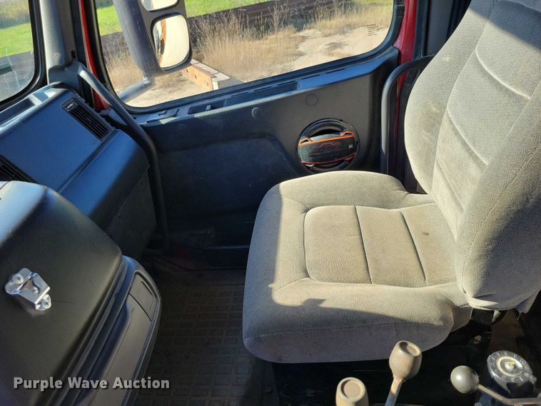 image for item DZ6656 2002 Volvo VHD64F dump truck