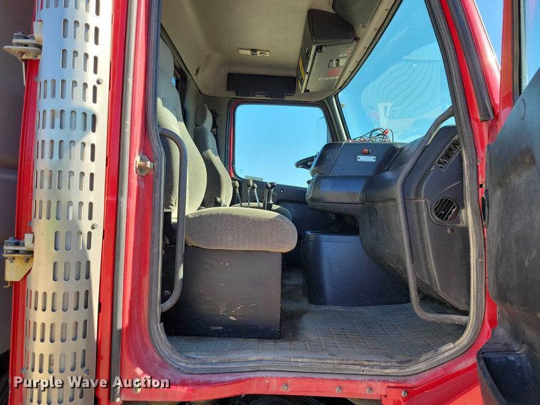 image for item DZ6656 2002 Volvo VHD64F dump truck