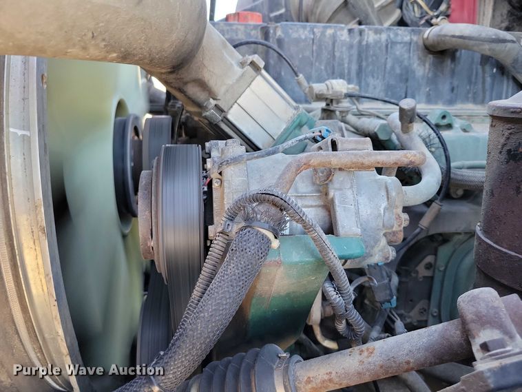 image for item DZ6656 2002 Volvo VHD64F dump truck