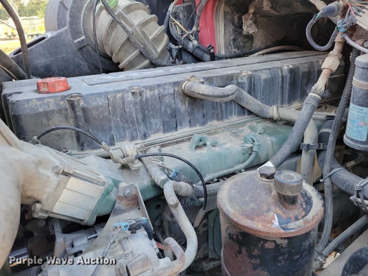 image for item DZ6656 2002 Volvo VHD64F dump truck