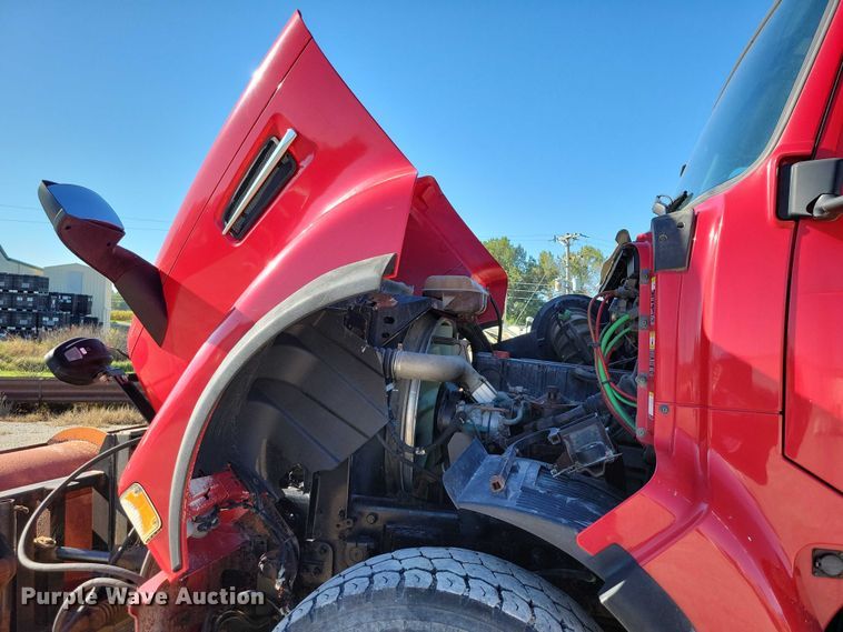 image for item DZ6656 2002 Volvo VHD64F dump truck