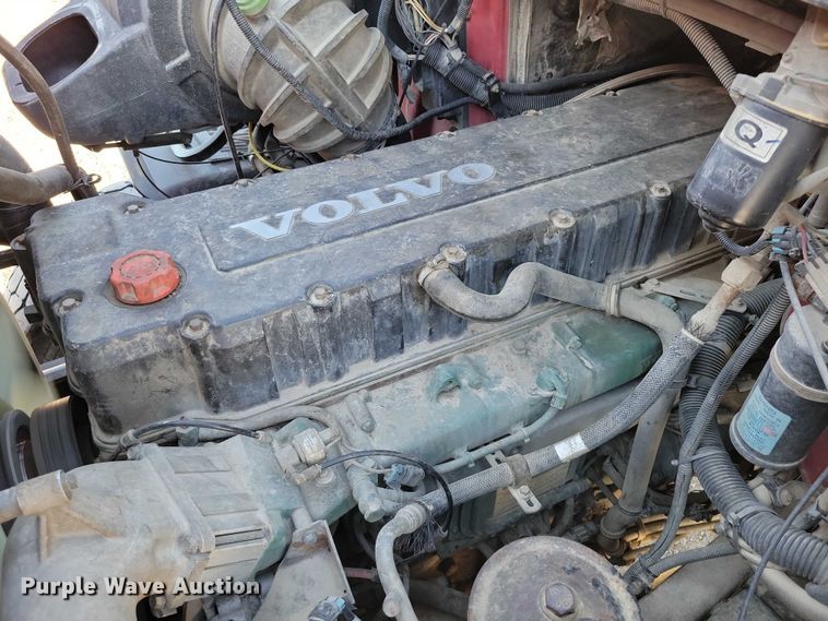 image for item DZ6656 2002 Volvo VHD64F dump truck