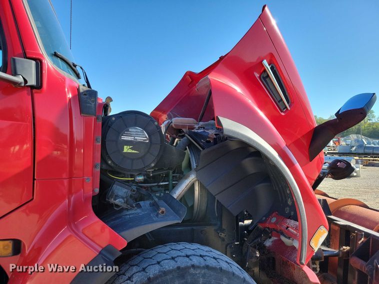 image for item DZ6656 2002 Volvo VHD64F dump truck