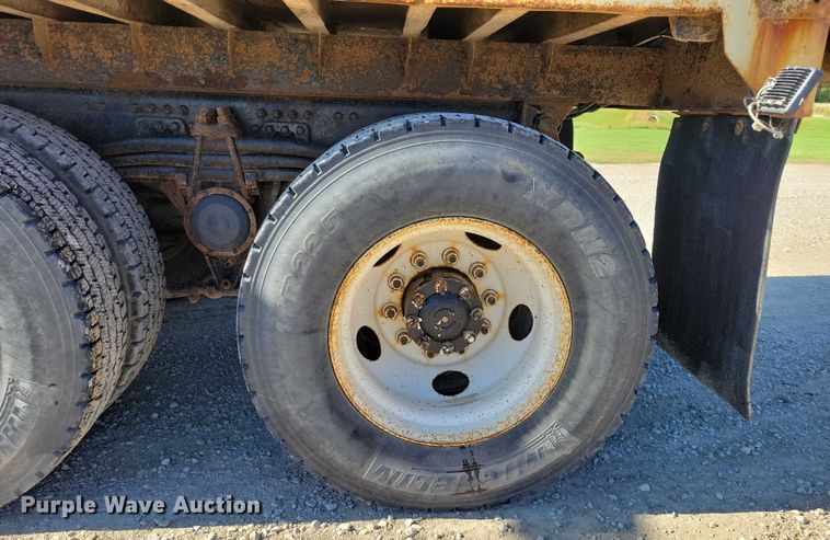 image for item DZ6656 2002 Volvo VHD64F dump truck