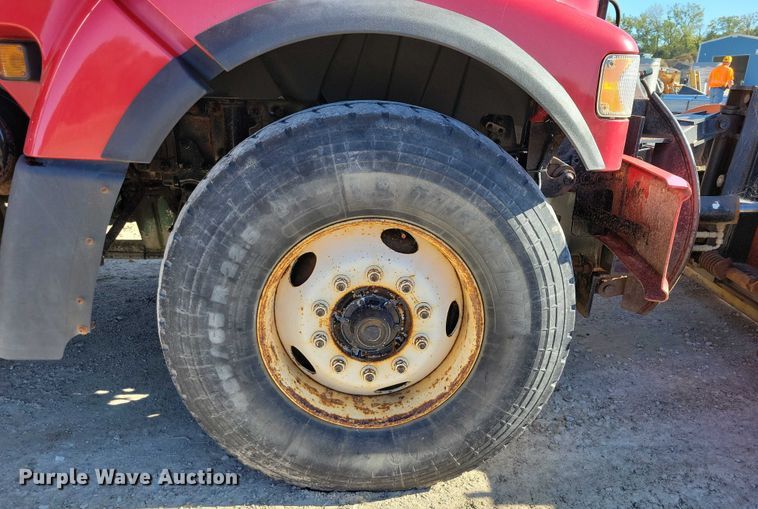 image for item DZ6656 2002 Volvo VHD64F dump truck