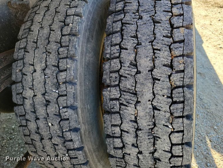 image for item DZ6656 2002 Volvo VHD64F dump truck