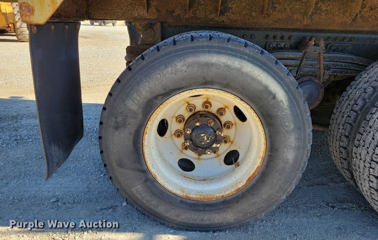 image for item DZ6656 2002 Volvo VHD64F dump truck