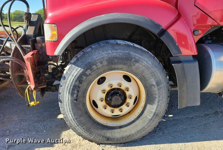 image for item DZ6656 2002 Volvo VHD64F dump truck