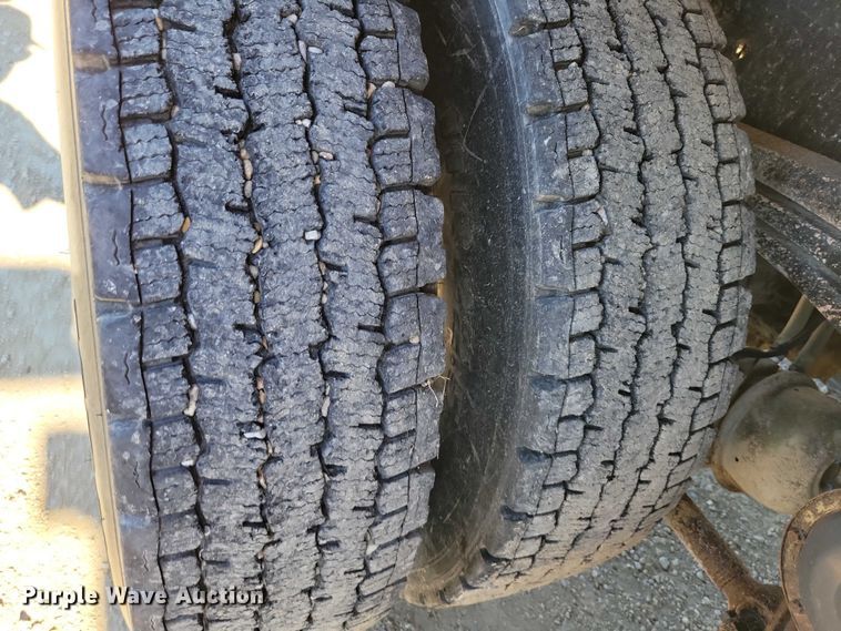 image for item DZ6656 2002 Volvo VHD64F dump truck