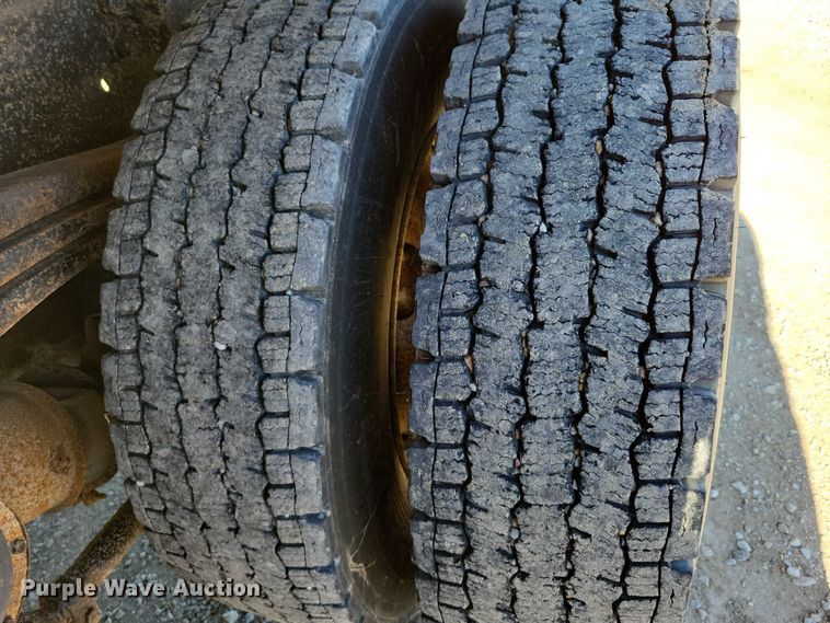 image for item DZ6656 2002 Volvo VHD64F dump truck