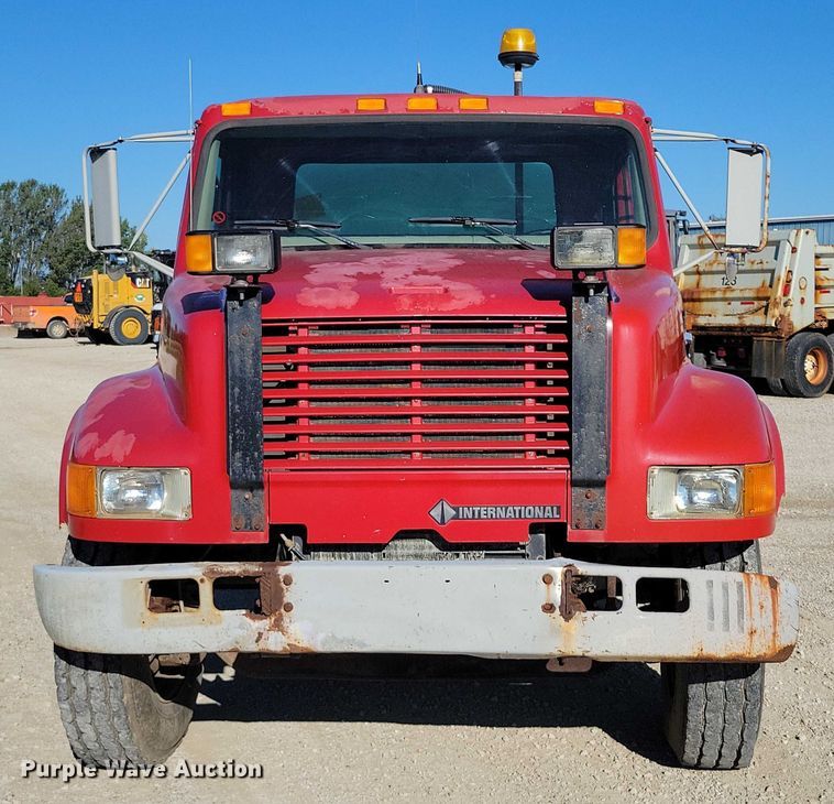 image for item DZ6657 1997 International  4700 water truck