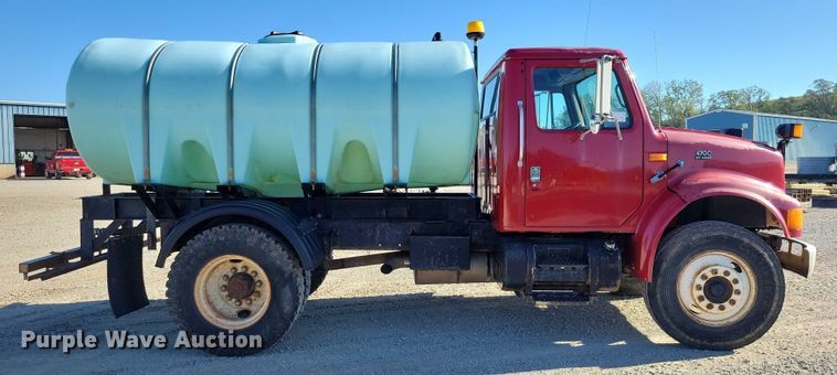 image for item DZ6657 1997 International  4700 water truck