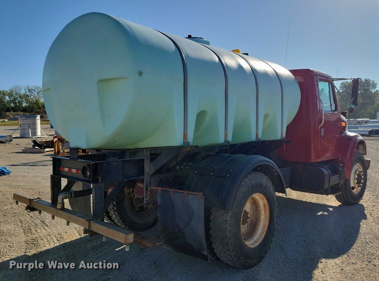 image for item DZ6657 1997 International  4700 water truck