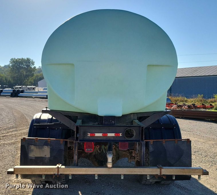 image for item DZ6657 1997 International  4700 water truck