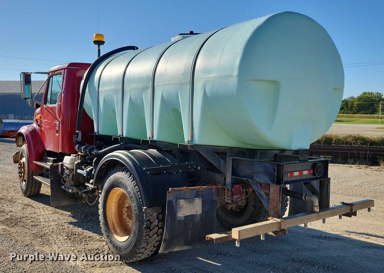 image for item DZ6657 1997 International  4700 water truck