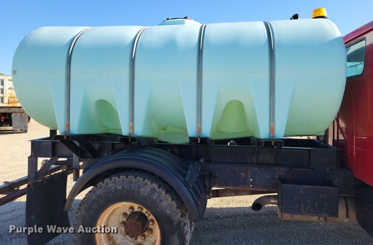 image for item DZ6657 1997 International  4700 water truck