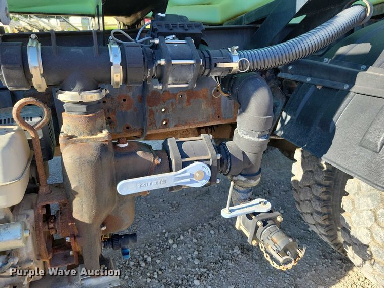 image for item DZ6657 1997 International  4700 water truck