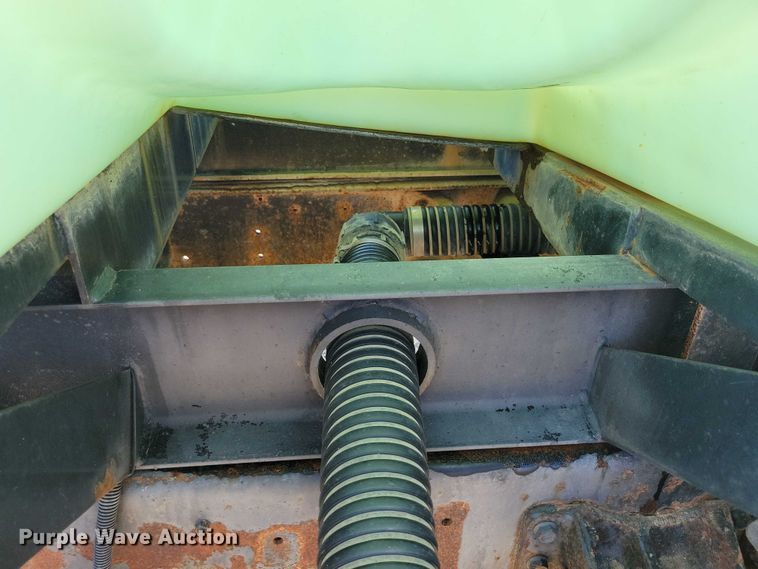 image for item DZ6657 1997 International  4700 water truck