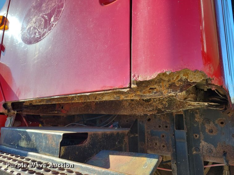 image for item DZ6657 1997 International  4700 water truck