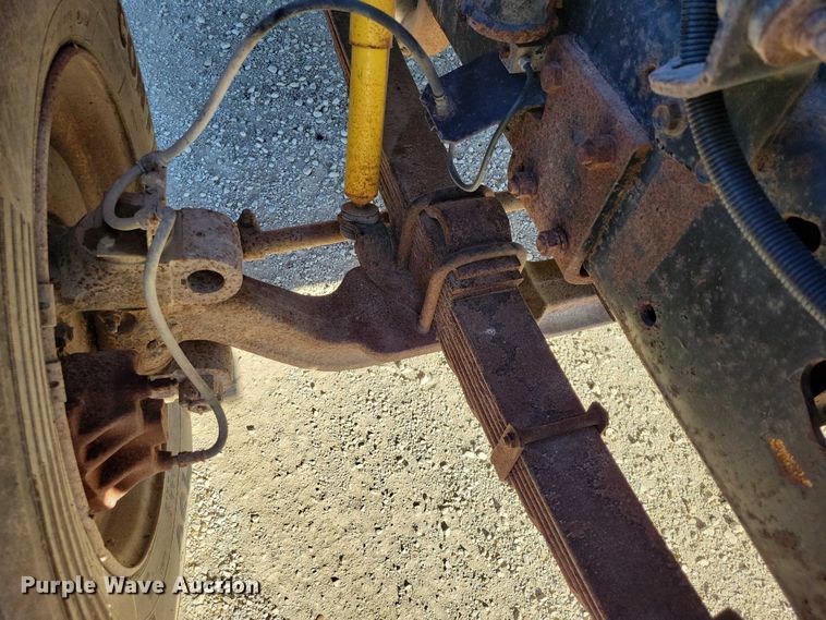 image for item DZ6657 1997 International  4700 water truck