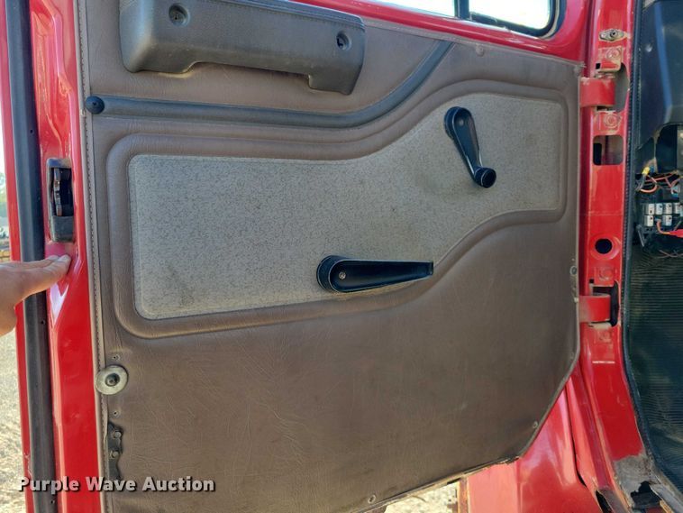 image for item DZ6657 1997 International  4700 water truck