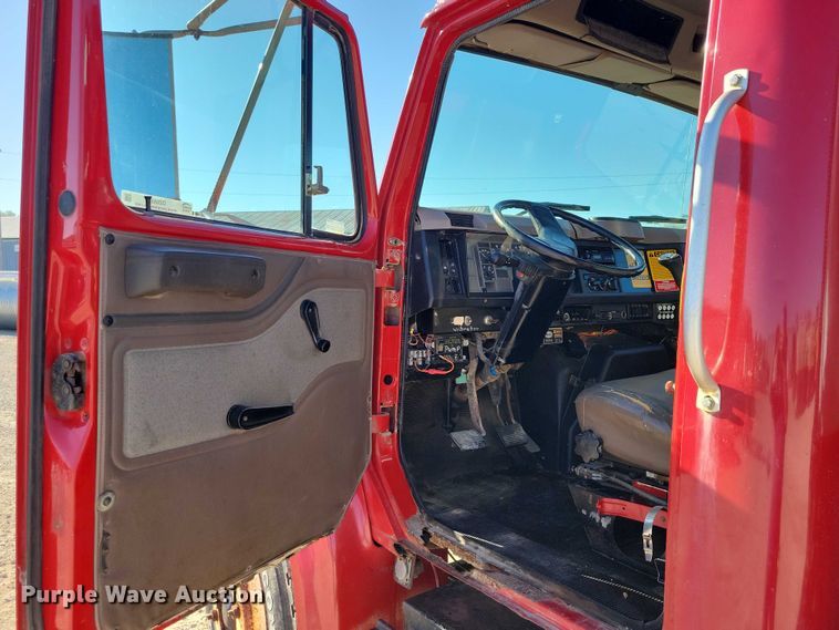 image for item DZ6657 1997 International  4700 water truck