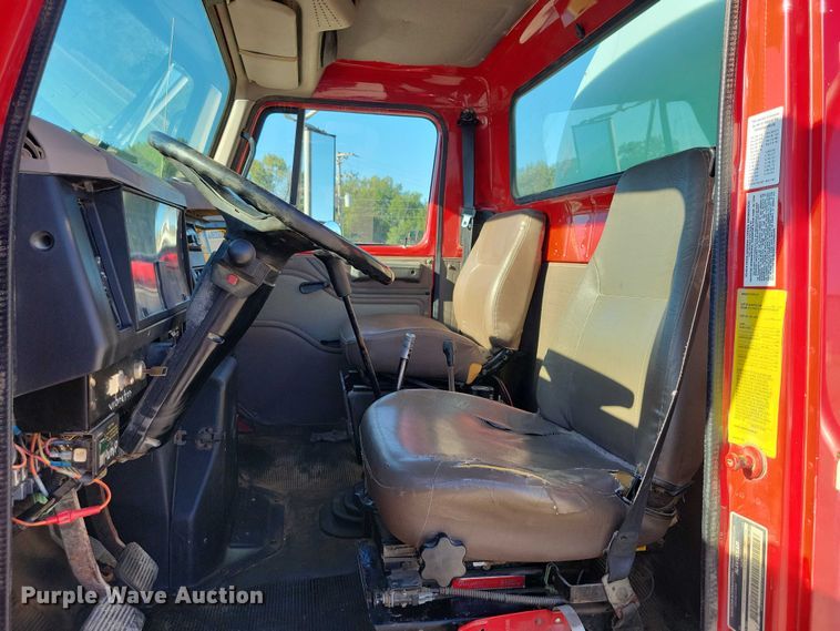 image for item DZ6657 1997 International  4700 water truck