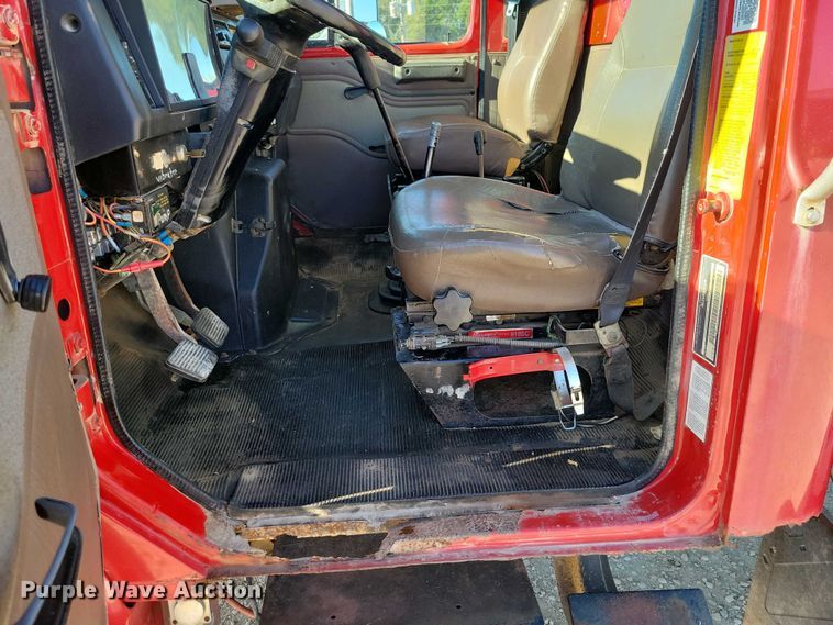 image for item DZ6657 1997 International  4700 water truck