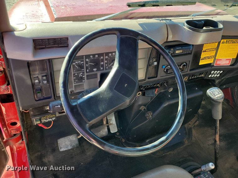 image for item DZ6657 1997 International  4700 water truck