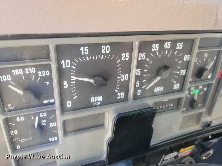 image for item DZ6657 1997 International  4700 water truck