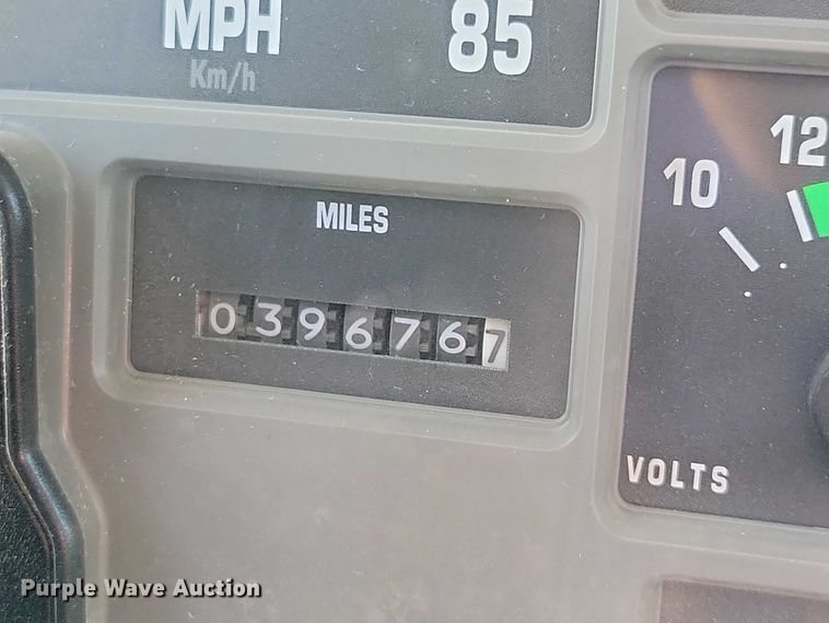 image for item DZ6657 1997 International  4700 water truck