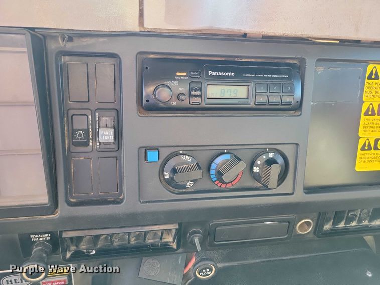 image for item DZ6657 1997 International  4700 water truck