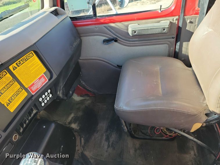 image for item DZ6657 1997 International  4700 water truck