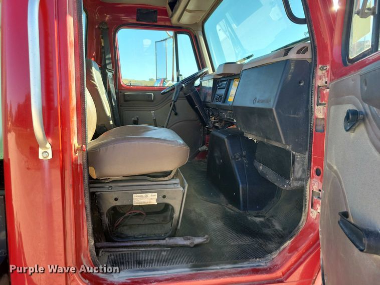 image for item DZ6657 1997 International  4700 water truck