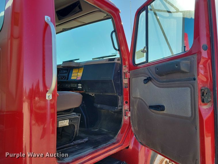 image for item DZ6657 1997 International  4700 water truck