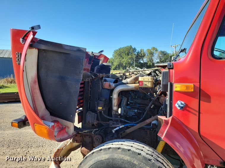 image for item DZ6657 1997 International  4700 water truck