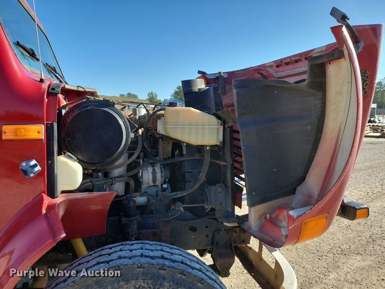 image for item DZ6657 1997 International  4700 water truck