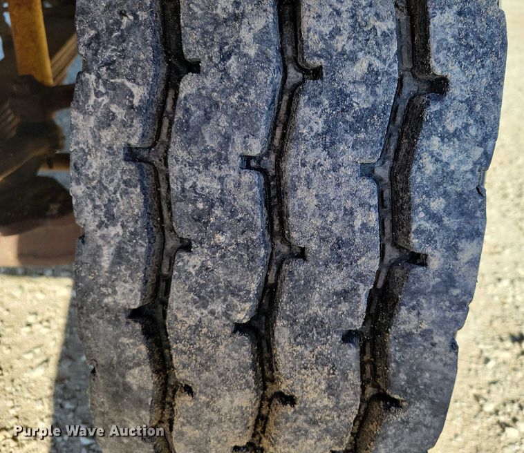 image for item DZ6657 1997 International  4700 water truck