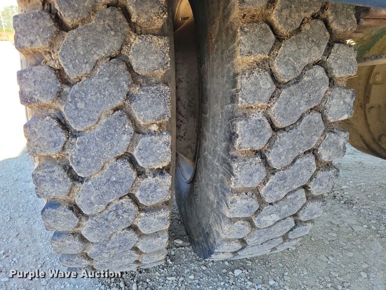 image for item DZ6657 1997 International  4700 water truck