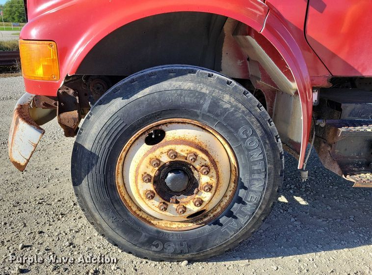 image for item DZ6657 1997 International  4700 water truck