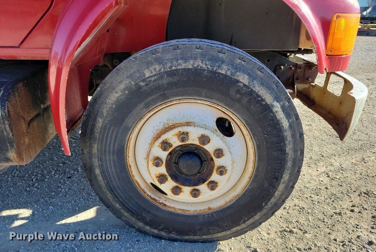 image for item DZ6657 1997 International  4700 water truck