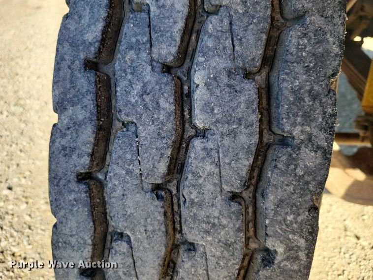 image for item DZ6657 1997 International  4700 water truck