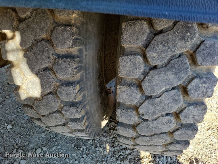 image for item DZ6657 1997 International  4700 water truck