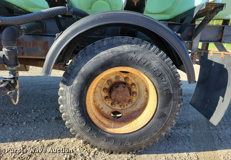 image for item DZ6657 1997 International  4700 water truck