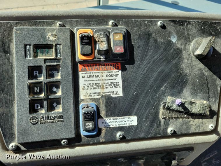 image for item DZ6658 2013 Bluebird school bus