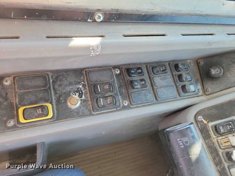 image for item DZ6658 2013 Bluebird school bus